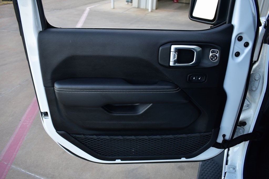 2023 Jeep Wrangler Sahara 4xe w/Body Colored Hard Top