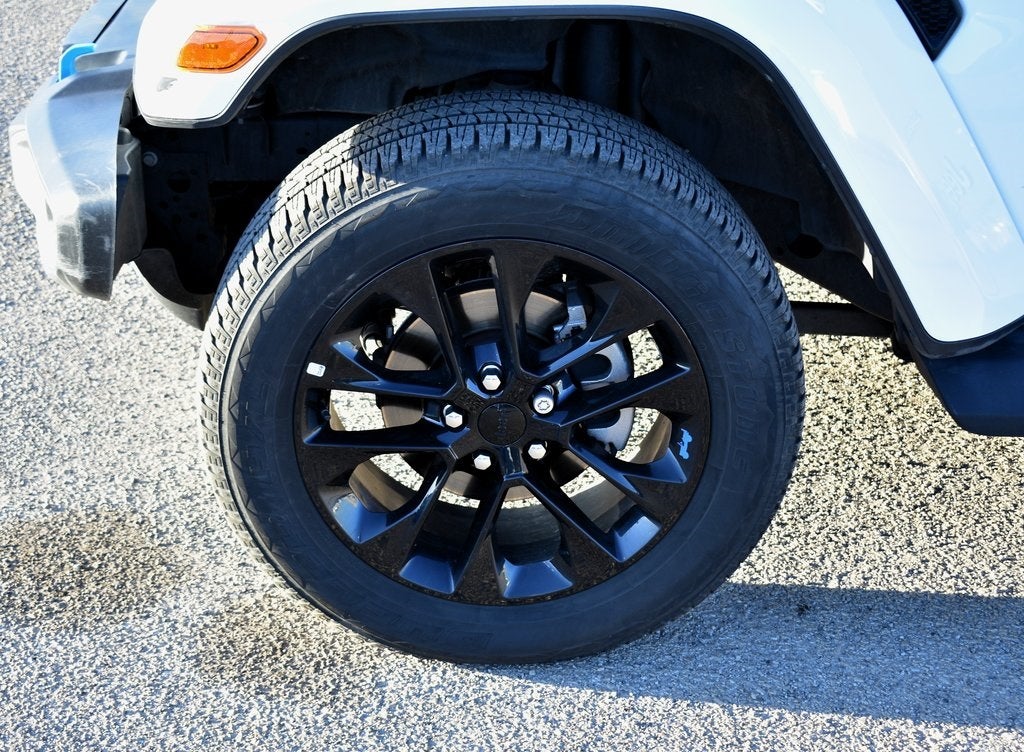 2023 Jeep Wrangler Sahara 4xe w/Body Colored Hard Top