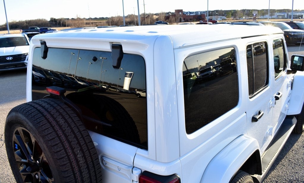 2023 Jeep Wrangler Sahara 4xe w/Body Colored Hard Top