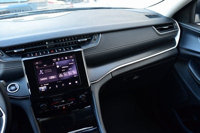 2023 Jeep Grand Cherokee Laredo 4x4