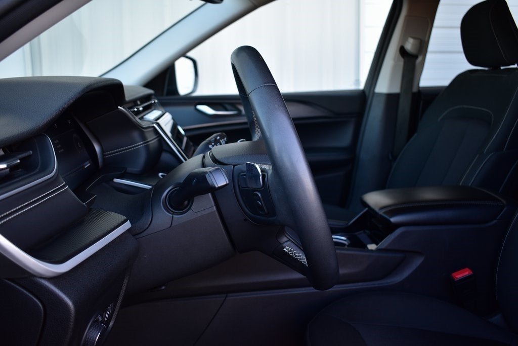 2023 Jeep Grand Cherokee Laredo 4x4