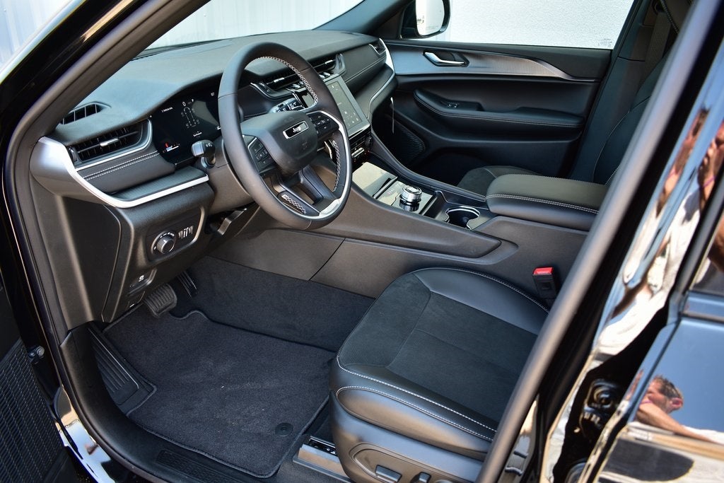 2025 Jeep Grand Cherokee L Altitude X 4x4