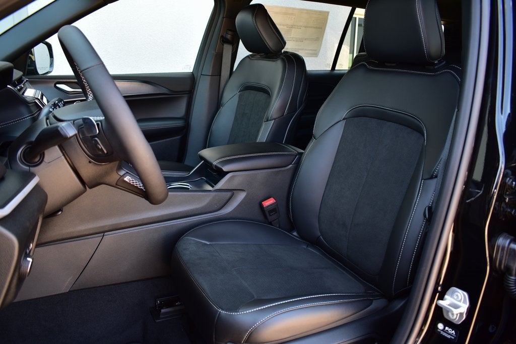 2025 Jeep Grand Cherokee L Altitude X 4x4