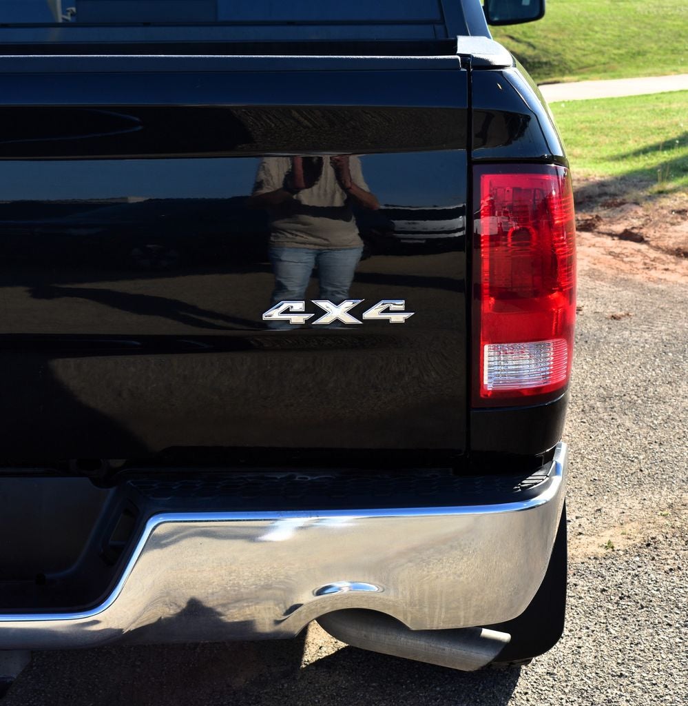 2020 RAM 1500 Classic SLT Crew Cab 4x4 w/5.7L Hemi