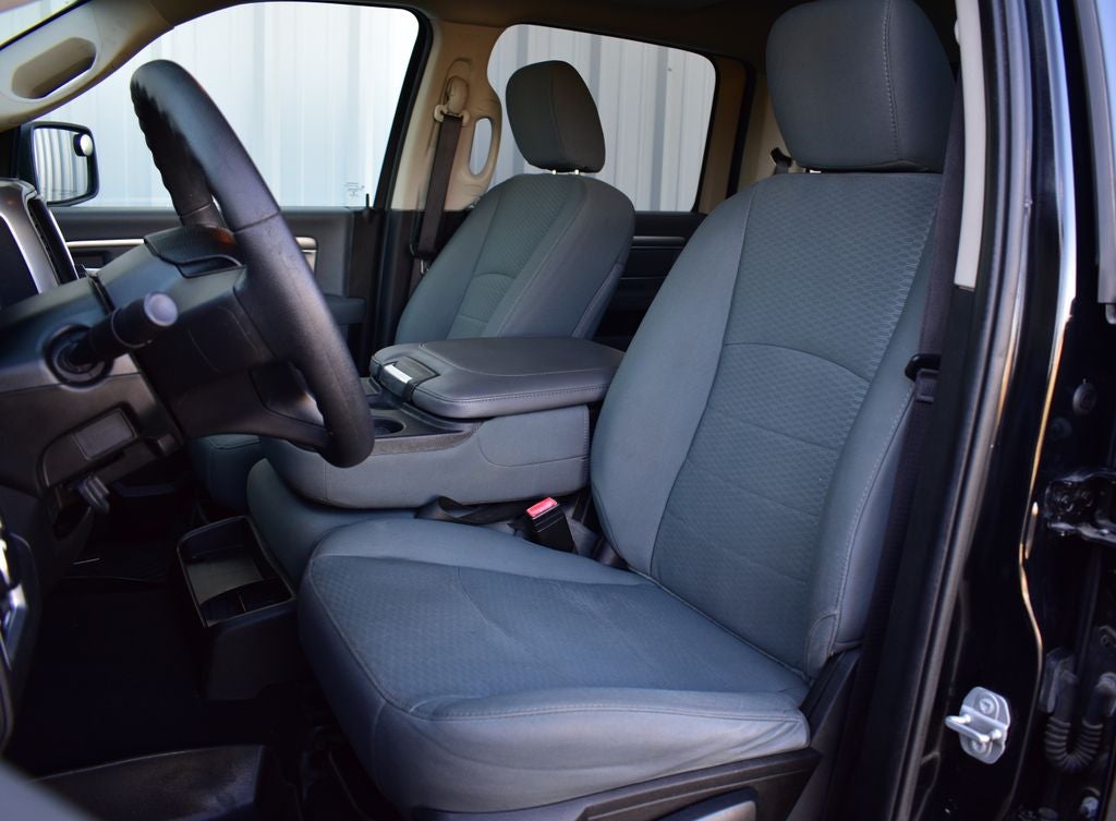 2020 RAM 1500 Classic SLT Crew Cab 4x4 w/5.7L Hemi