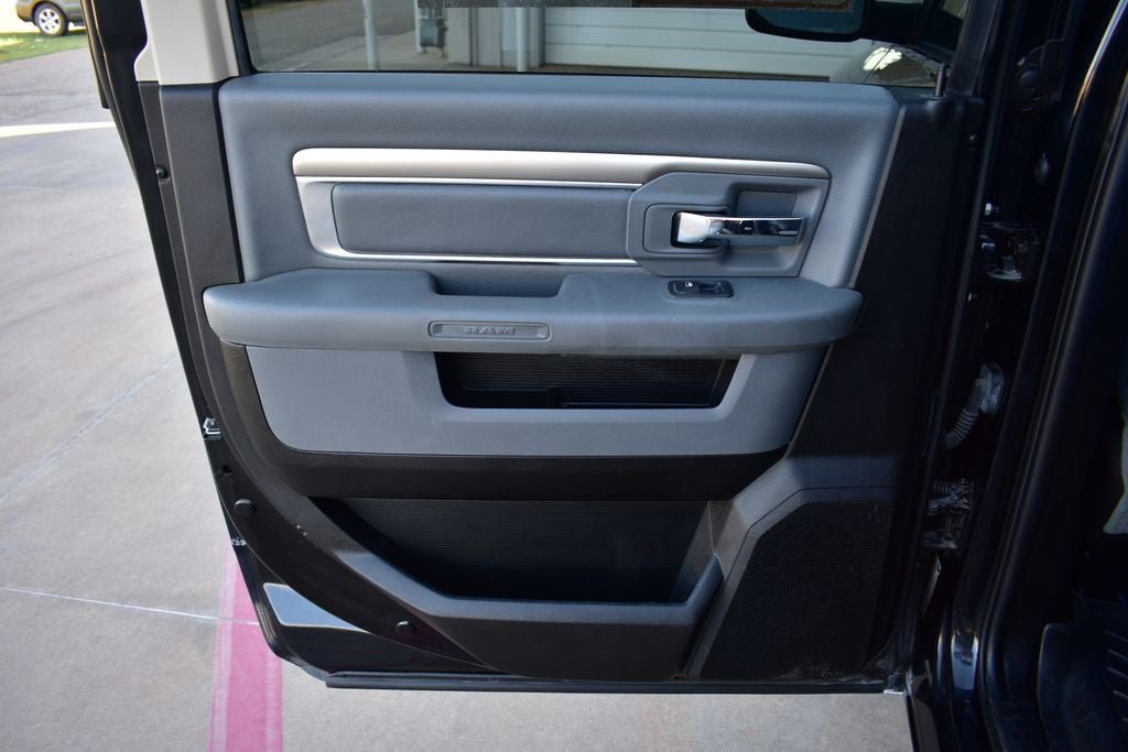 2020 RAM 1500 Classic SLT Crew Cab 4x4 w/5.7L Hemi