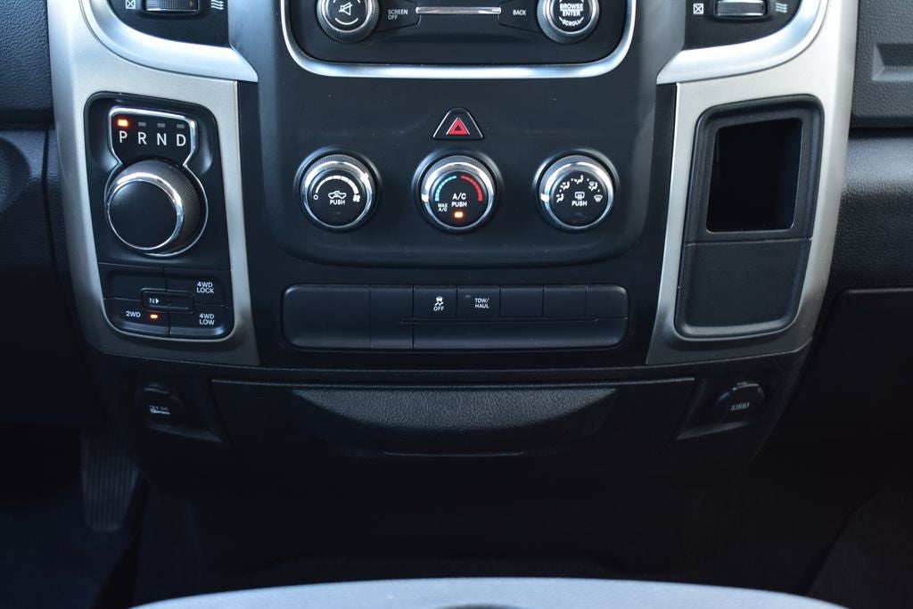 2020 RAM 1500 Classic SLT Crew Cab 4x4 w/5.7L Hemi