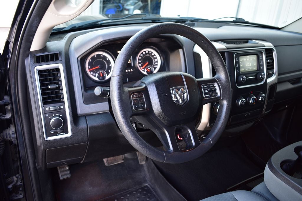 2020 RAM 1500 Classic SLT Crew Cab 4x4 w/5.7L Hemi