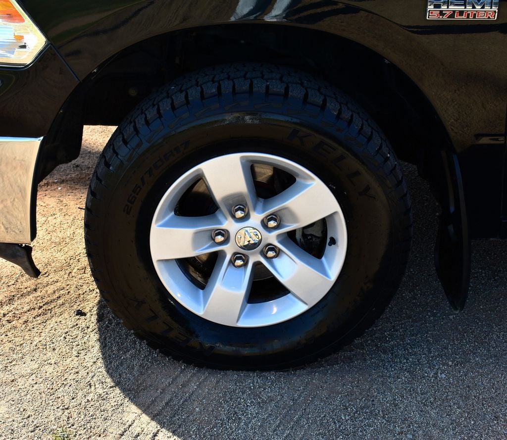 2020 RAM 1500 Classic SLT Crew Cab 4x4 w/5.7L Hemi