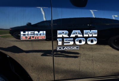 2020 RAM 1500 Classic SLT Crew Cab 4x4 w/5.7L Hemi