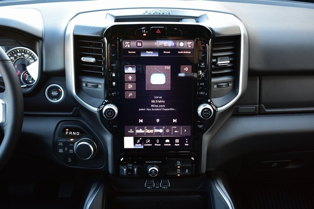 2025 RAM 1500 Big Horn/Lone Star Crew Cab 4x4 5'7" Box