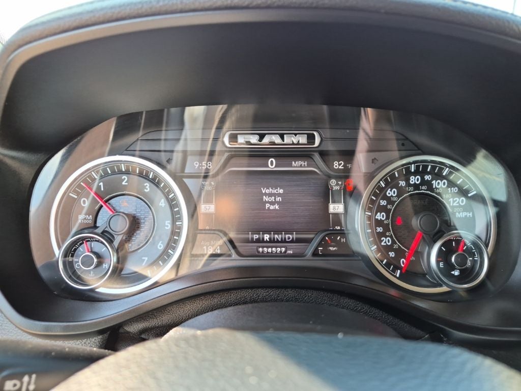 2020 RAM 1500 Laramie Quad Cab 4x4 w/5.7L Hemi