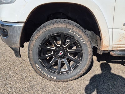 2020 RAM 1500 Laramie Quad Cab 4x4 w/5.7L Hemi