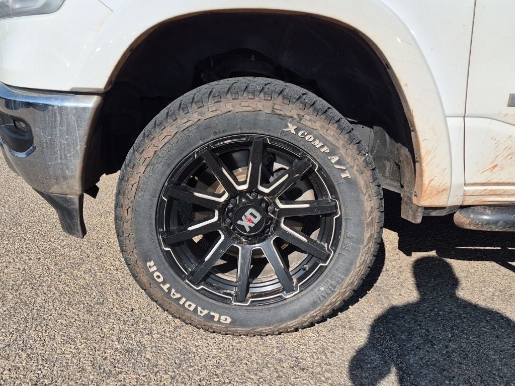 2020 RAM 1500 Laramie Quad Cab 4x4 w/5.7L Hemi