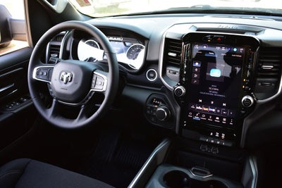 2026 RAM 1500 Big Horn/Lone Star Crew Cab 4x4 Night Edition w/5.7L Hemi