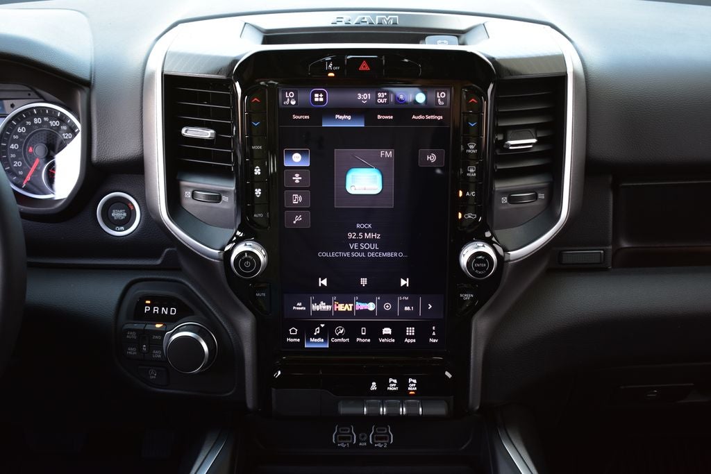 2026 RAM 1500 Big Horn/Lone Star Crew Cab 4x4 Night Edition w/5.7L Hemi