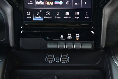 2026 RAM 1500 Big Horn/Lone Star Crew Cab 4x4 Night Edition w/5.7L Hemi