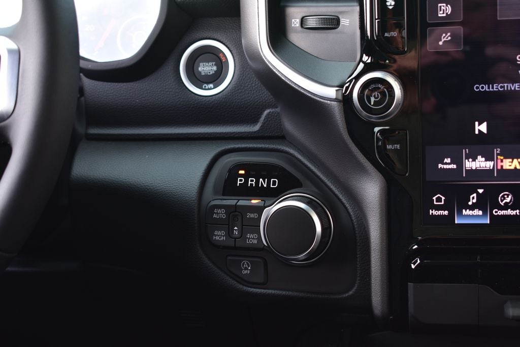 2026 RAM 1500 Big Horn/Lone Star Crew Cab 4x4 Night Edition w/5.7L Hemi