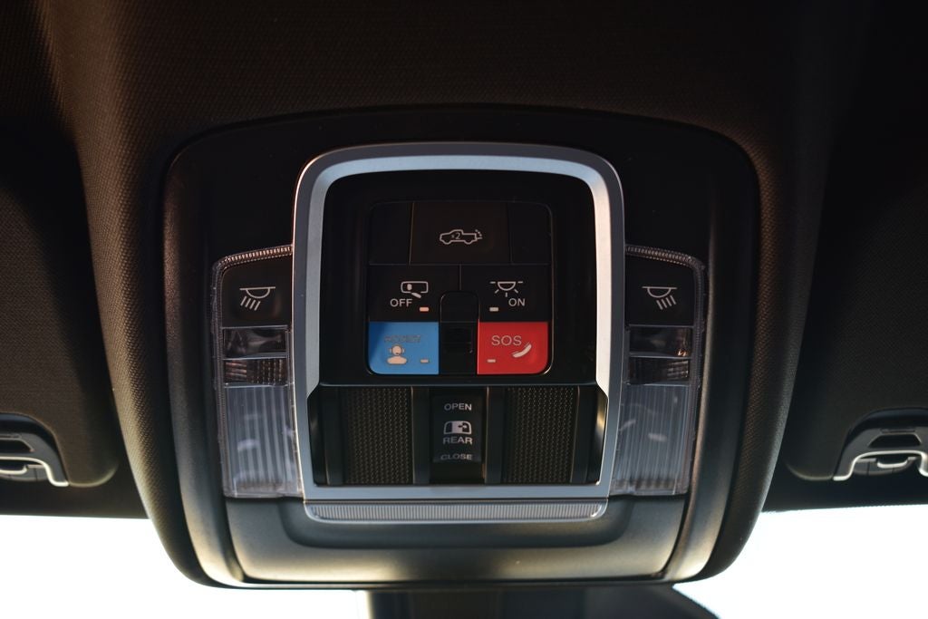 2026 RAM 1500 Big Horn/Lone Star Crew Cab 4x4 Night Edition w/5.7L Hemi