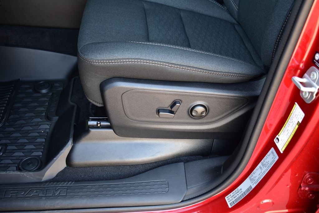 2026 RAM 1500 Big Horn/Lone Star Crew Cab 4x4 Night Edition