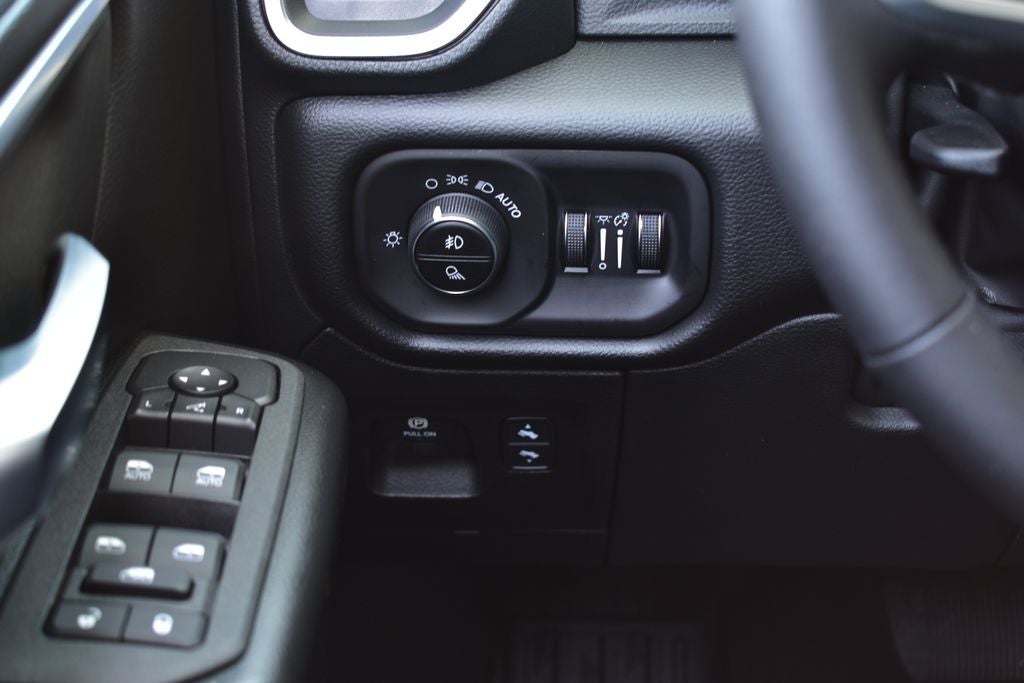 2026 RAM 1500 Big Horn/Lone Star Crew Cab 4x4 Night Edition