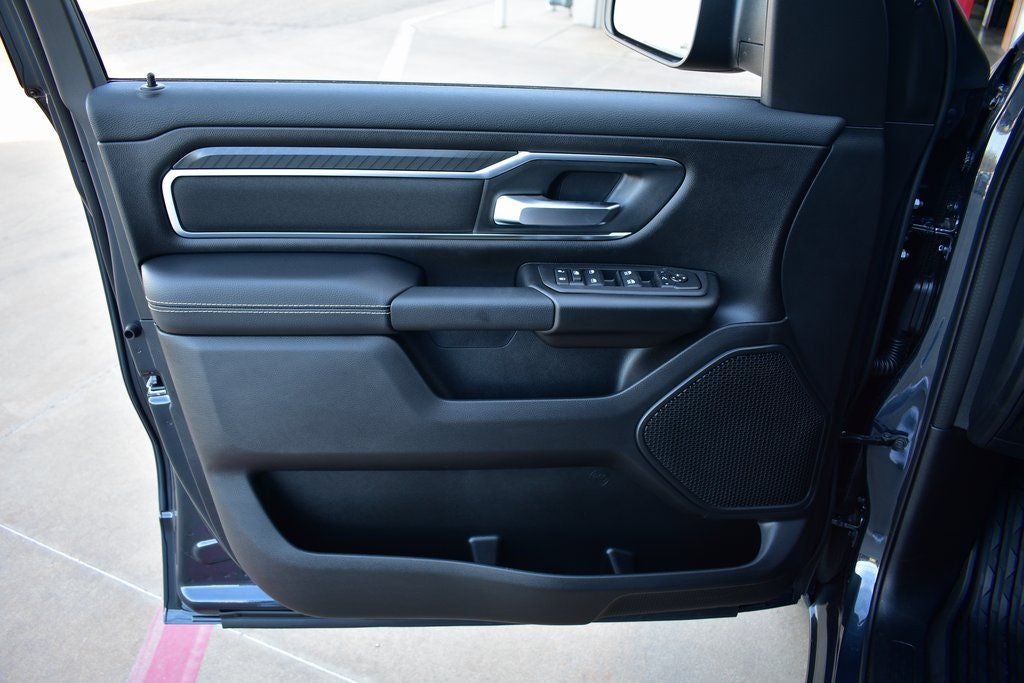 2026 RAM 1500 Big Horn/Lone Star Crew Cab 4x4 Night Edition w/5.7L Hemi