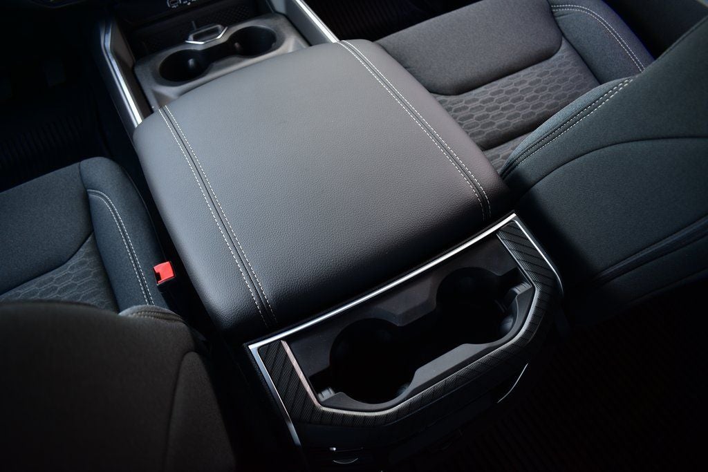 2026 RAM 1500 Big Horn/Lone Star Crew Cab 4x4 Night Edition w/5.7L Hemi