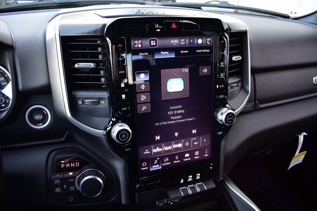 2026 RAM 1500 Big Horn/Lone Star Crew Cab 4x4 Night Edition w/5.7L Hemi