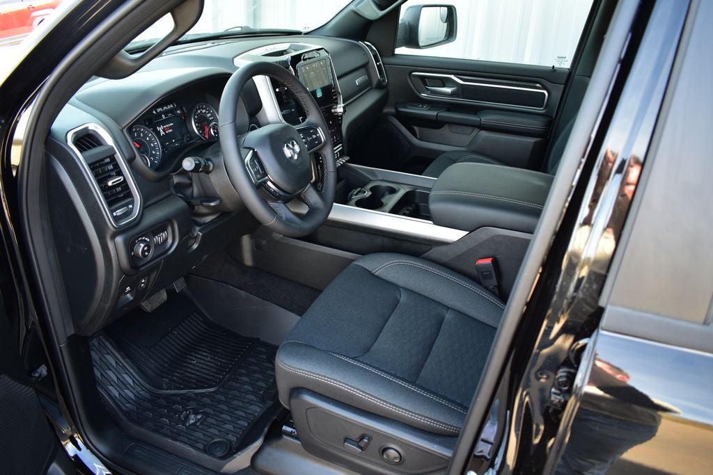 2026 RAM 1500 Big Horn/Lone Star Crew Cab 4x4 Night Edition w/5.7L Hemi