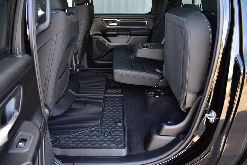 2026 RAM 1500 Big Horn/Lone Star Crew Cab 4x4 Night Edition w/5.7L Hemi