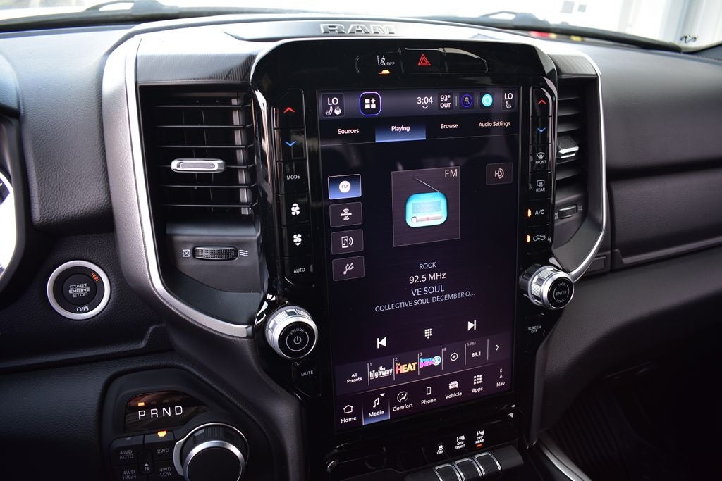 2026 RAM 1500 Big Horn/Lone Star Crew Cab 4x4 Night Edition w/5.7L Hemi