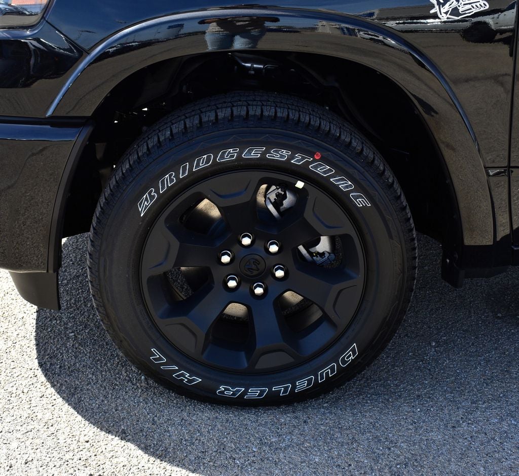 2026 RAM 1500 Big Horn/Lone Star Crew Cab 4x4 Night Edition w/5.7L Hemi