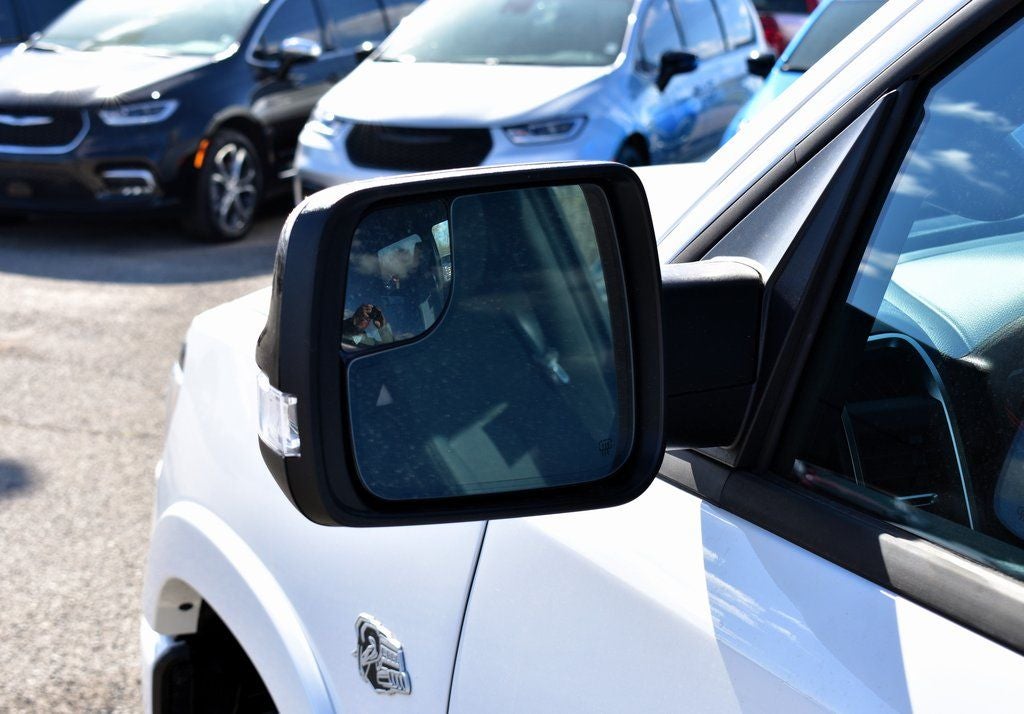 2026 RAM 1500 Big Horn/Lone Star Crew Cab 4x4 Night Edition w/5.7L Hemi