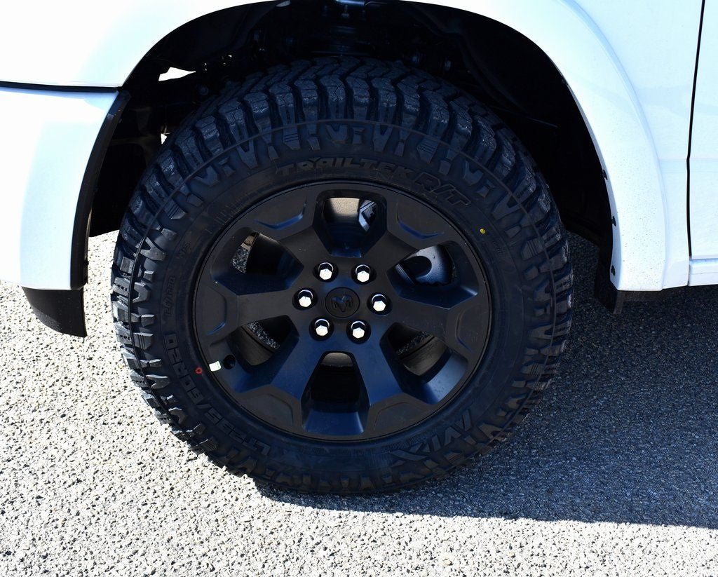 2026 RAM 1500 Big Horn/Lone Star Crew Cab 4x4 Night Edition w/5.7L Hemi