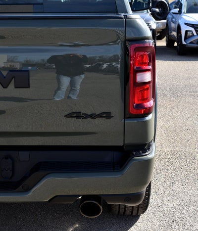 2026 RAM 1500 Big Horn/Lone Star Crew Cab 4x4 Night Edition w/5.7L Hemi