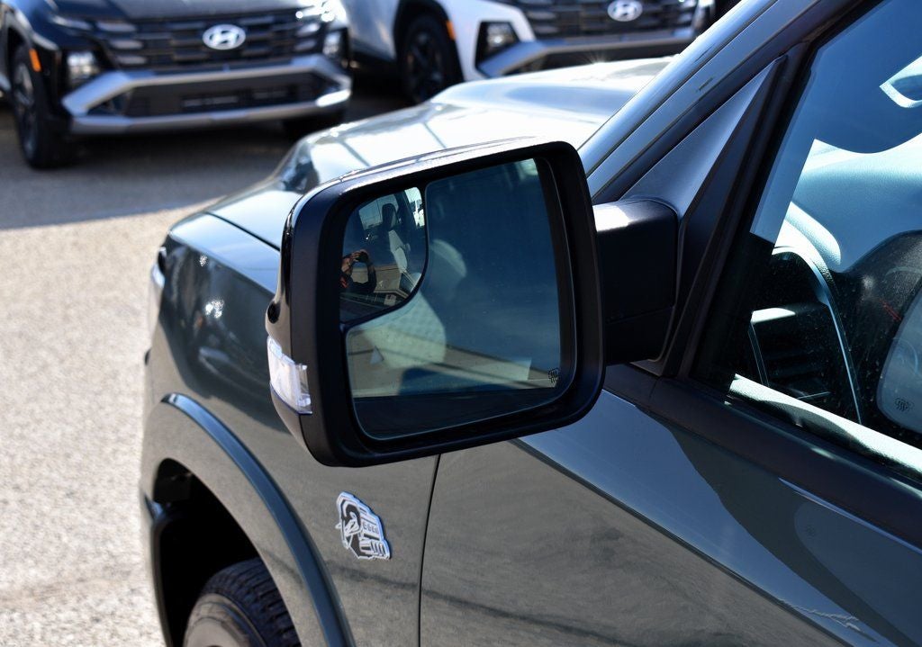 2026 RAM 1500 Big Horn/Lone Star Crew Cab 4x4 Night Edition w/5.7L Hemi