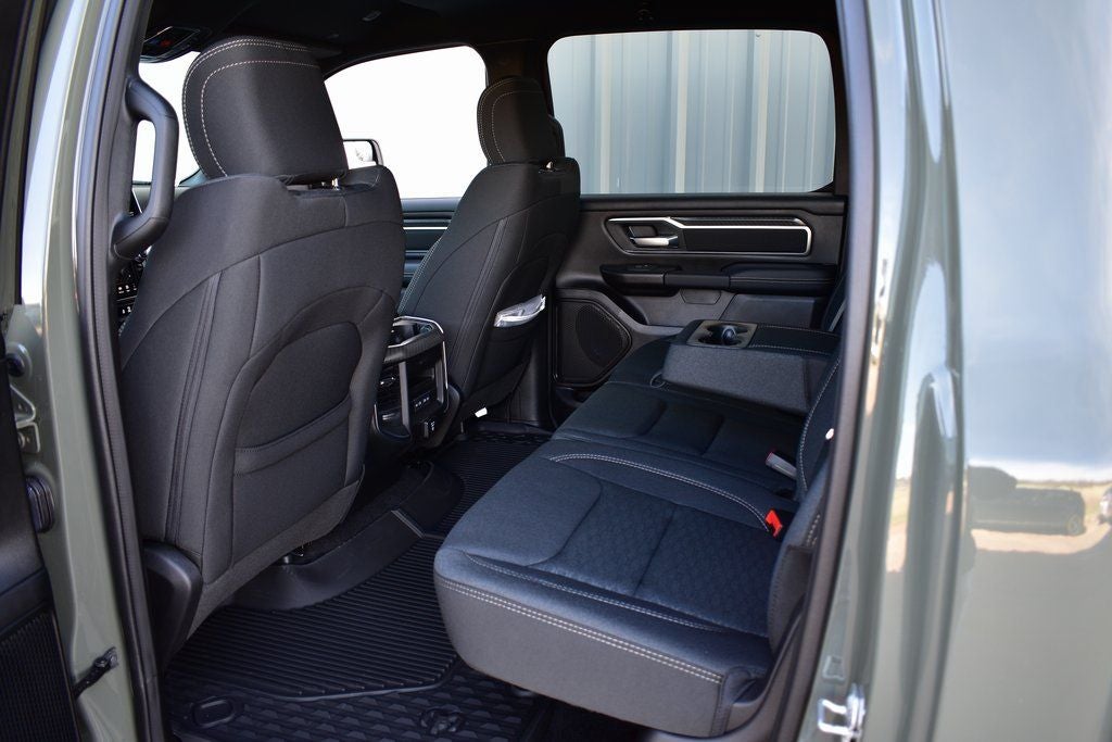 2026 RAM 1500 Big Horn/Lone Star Crew Cab 4x4 Night Edition w/5.7L Hemi