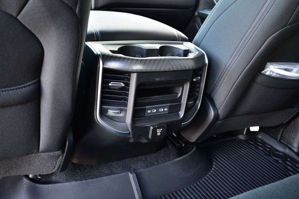 2026 RAM 1500 Big Horn/Lone Star Crew Cab 4x4 Night Edition w/5.7L Hemi