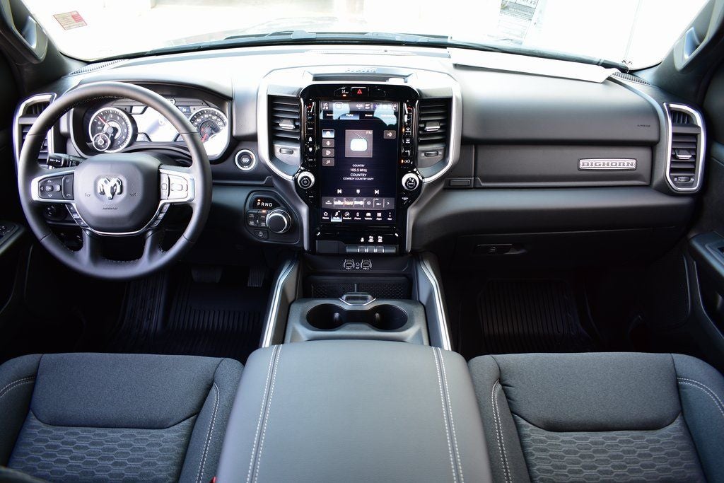 2026 RAM 1500 Big Horn/Lone Star Crew Cab 4x4 Night Edition w/5.7L Hemi