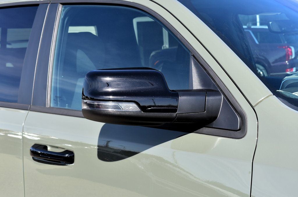 2026 RAM 1500 Big Horn/Lone Star Crew Cab 4x4 Night Edition w/5.7L Hemi