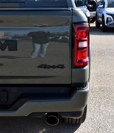 2026 RAM 1500 Big Horn/Lone Star Crew Cab 4x4 Night Edition w/5.7L Hemi