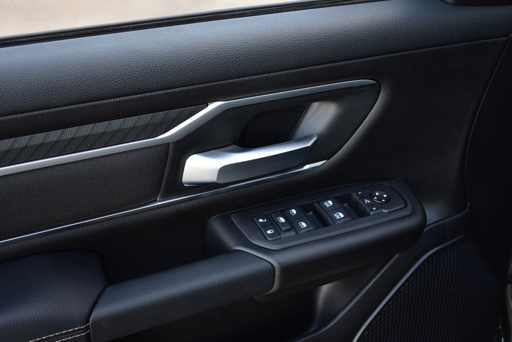 2026 RAM 1500 Big Horn/Lone Star Crew Cab 4x4 Night Edition w/5.7L Hemi