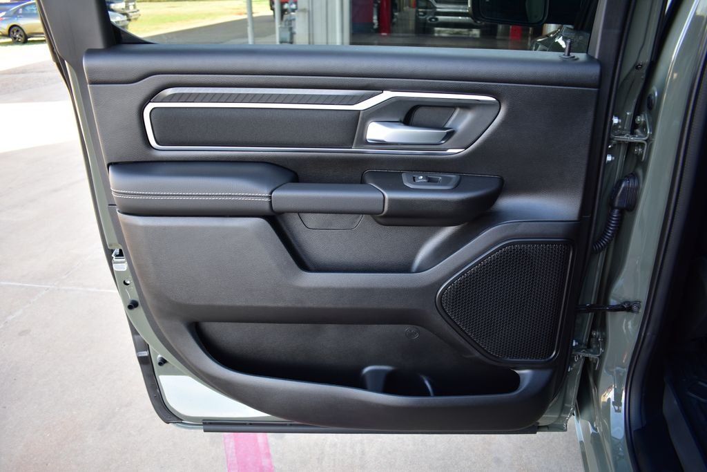 2026 RAM 1500 Big Horn/Lone Star Crew Cab 4x4 Night Edition w/5.7L Hemi