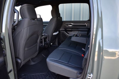 2026 RAM 1500 Big Horn/Lone Star Crew Cab 4x4 Night Edition w/5.7L Hemi