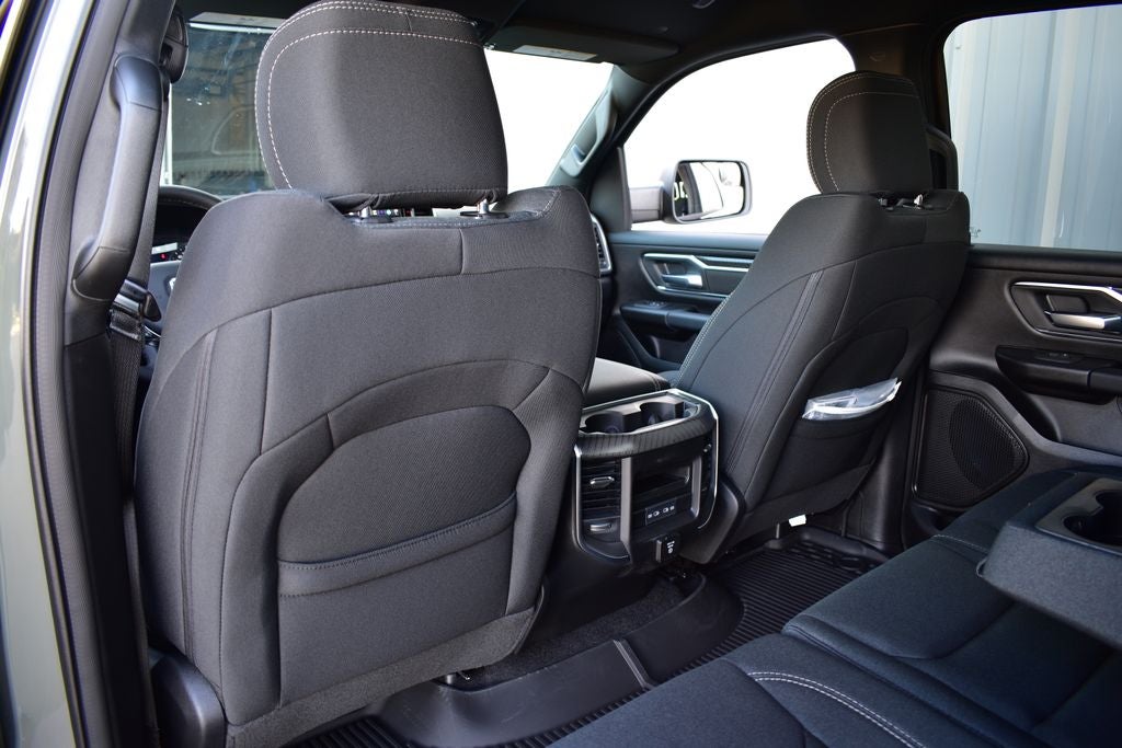 2026 RAM 1500 Big Horn/Lone Star Crew Cab 4x4 Night Edition w/5.7L Hemi