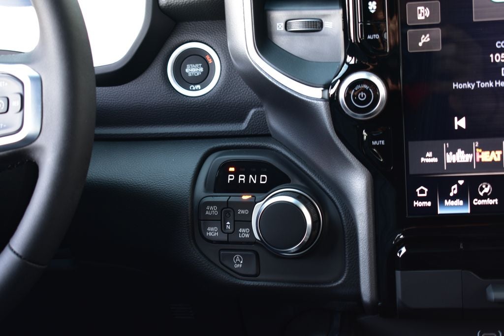 2026 RAM 1500 Big Horn/Lone Star Crew Cab 4x4 Night Edition w/5.7L Hemi