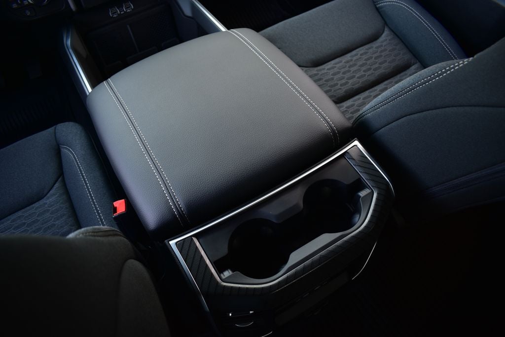 2026 RAM 1500 Big Horn/Lone Star Crew Cab 4x4 Night Edition w/5.7L Hemi