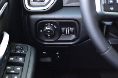 2026 RAM 1500 Big Horn/Lone Star Crew Cab 4x4 Night Edition w/5.7L Hemi