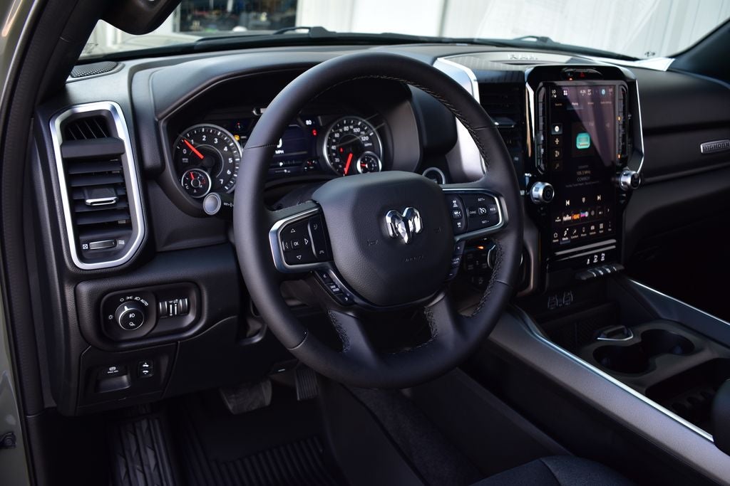 2026 RAM 1500 Big Horn/Lone Star Crew Cab 4x4 Night Edition w/5.7L Hemi