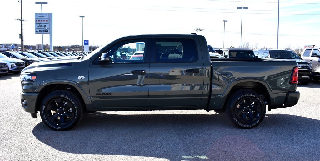 2026 RAM 1500 Big Horn/Lone Star Crew Cab 4x4 Night Edition w/5.7L Hemi